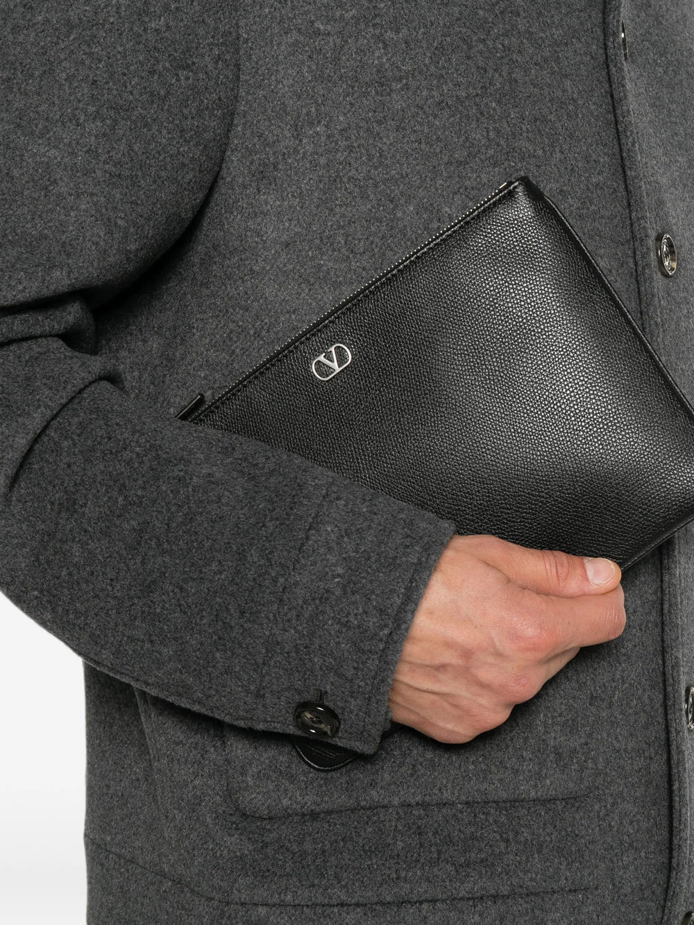 VALENTINO GARAVANI Valentino Garavani Men Valentino Garavani Vlogo Signature Grainy Calfskin Pouch