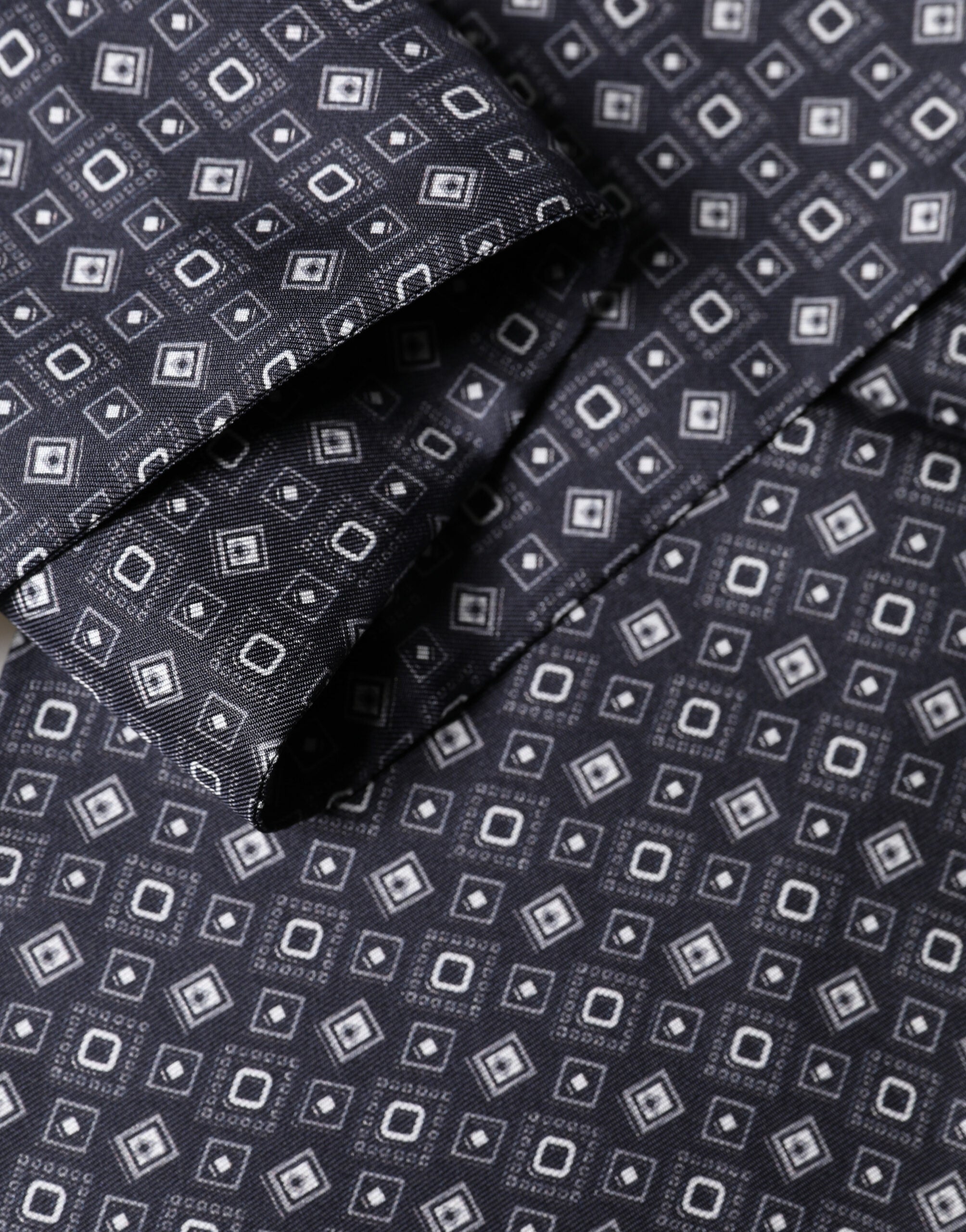 Dolce & Gabbana Black Silk Geometric Fringe Wrap Foulard 136cm X 15cm Men's Scarf
