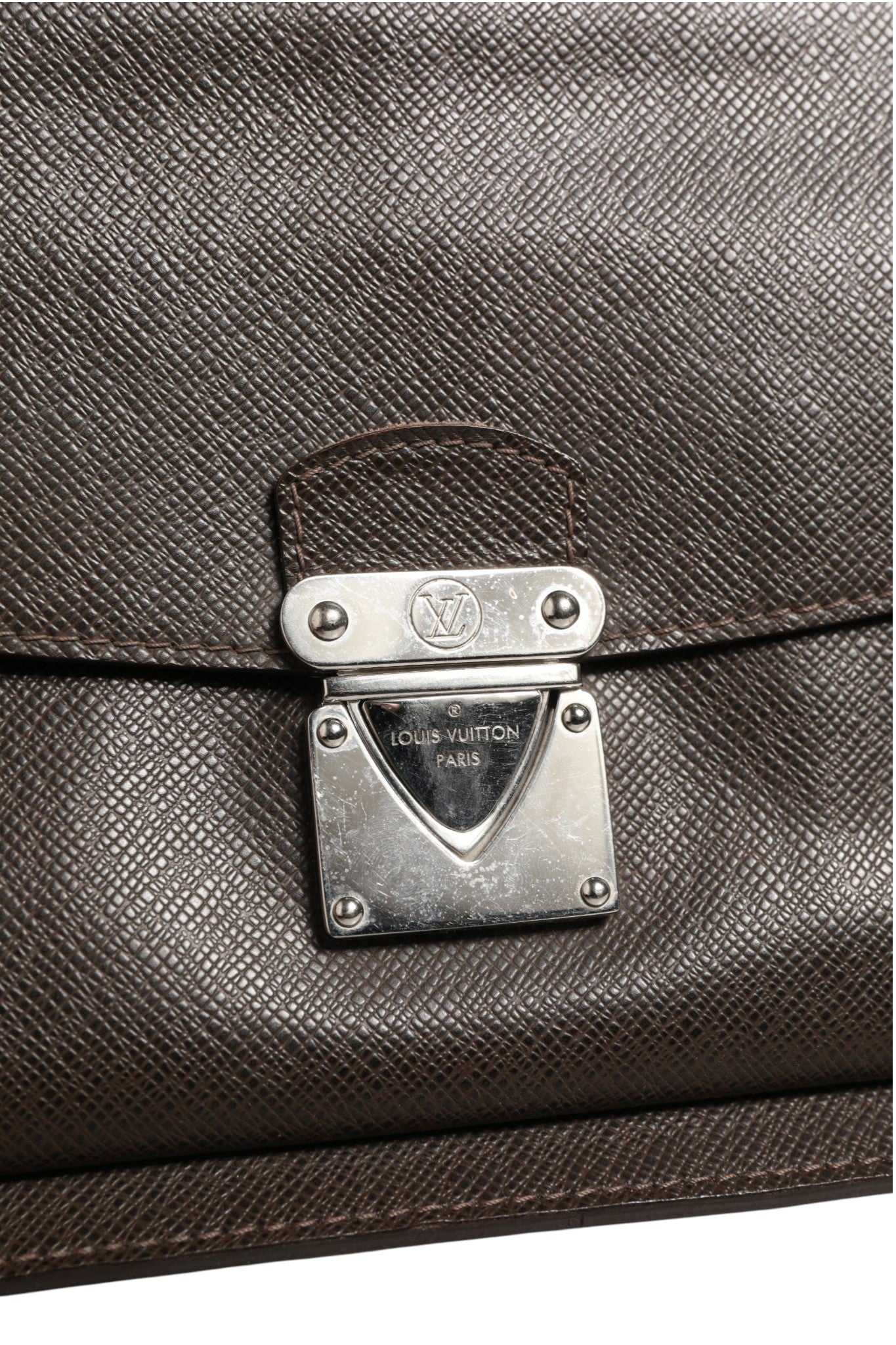 Louis Vuitton Belaia Clutch Taiga Women's Leather (Authentic Pre-Loved)