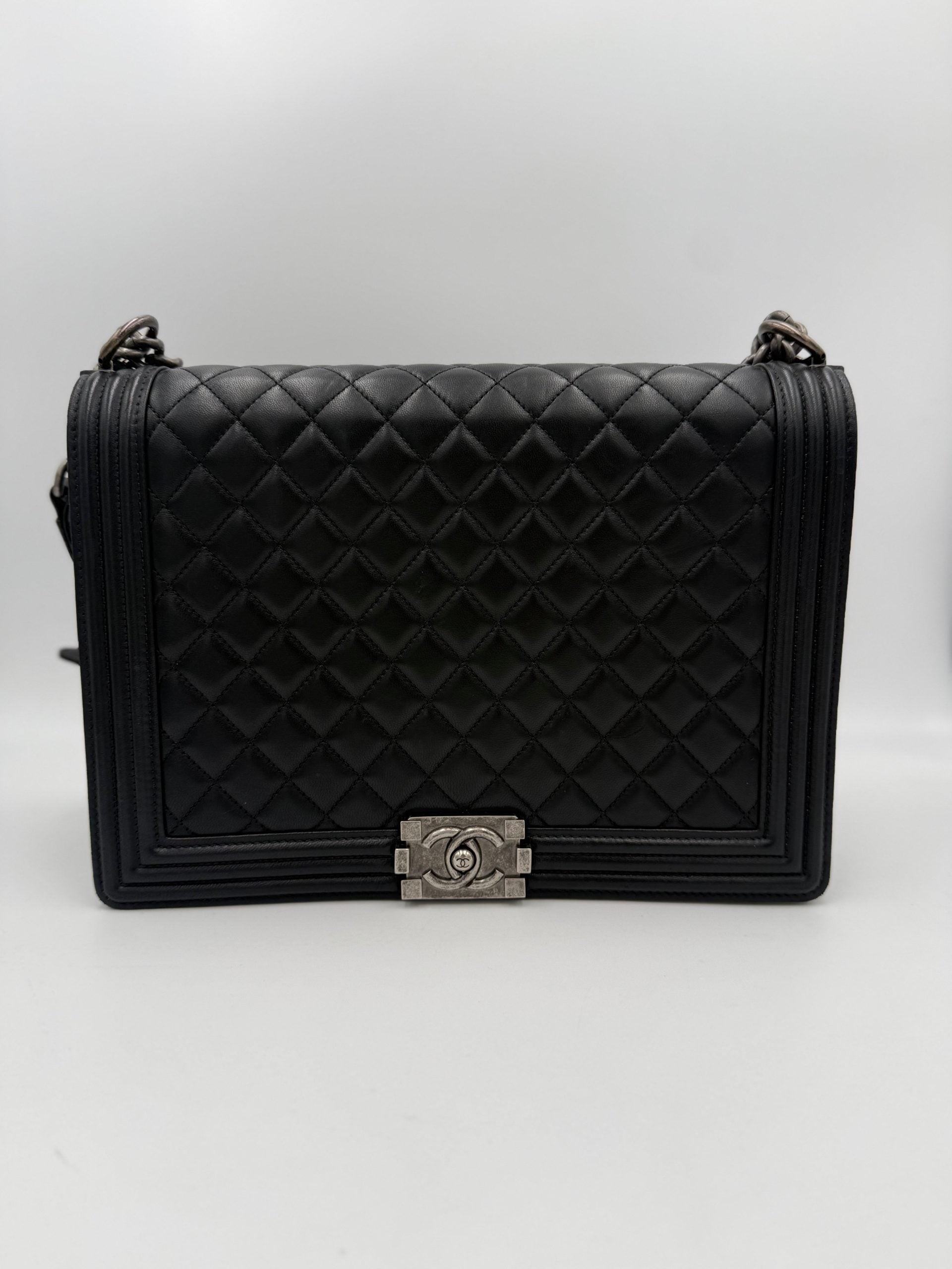 Chanel Bicolor Leather Women's Handbag (Authentic Pre-Loved)
