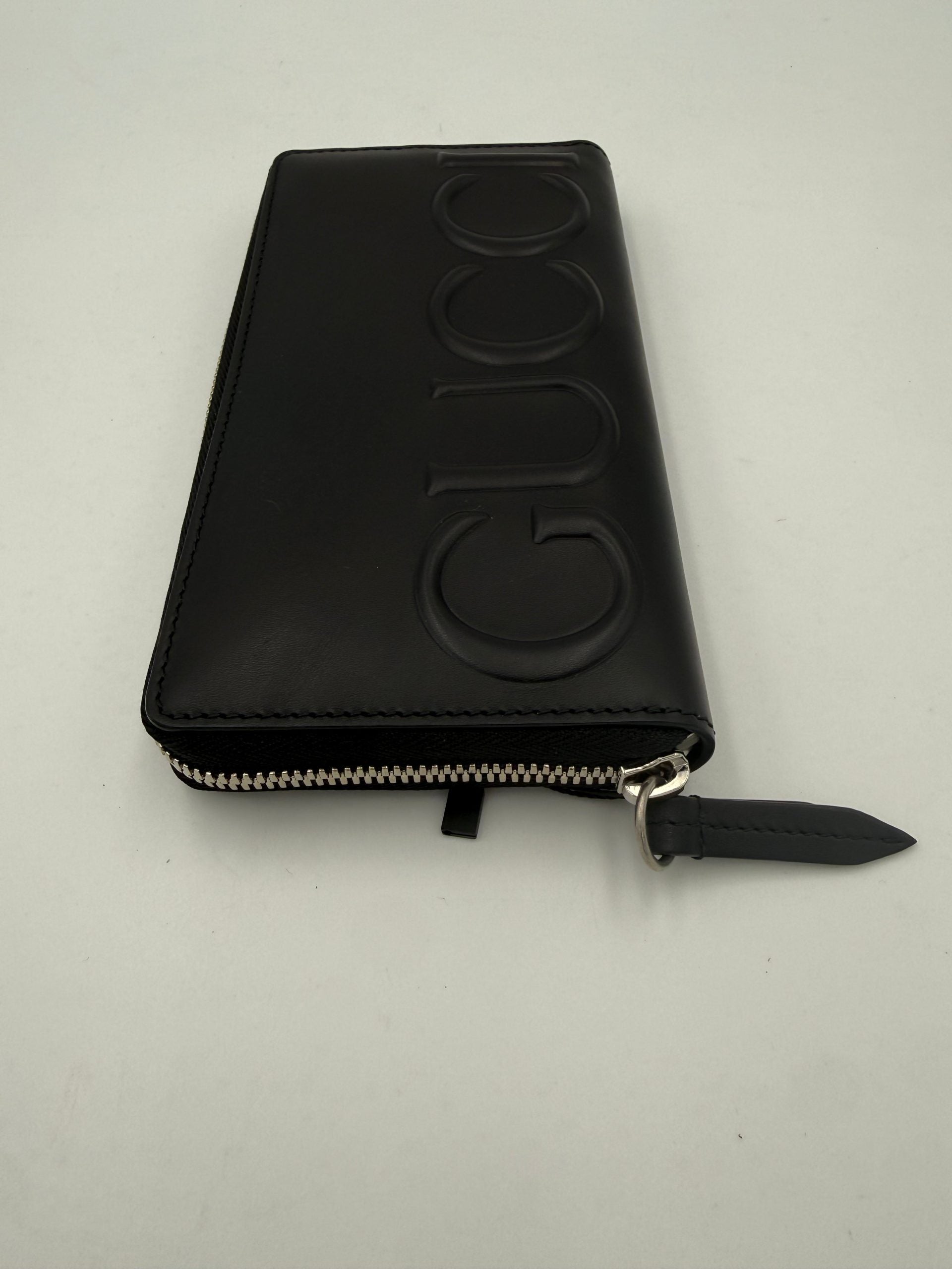 Gucci Gucci GUCCI Zip Black Front Logo Embossed  Wallet (Pre-Loved)