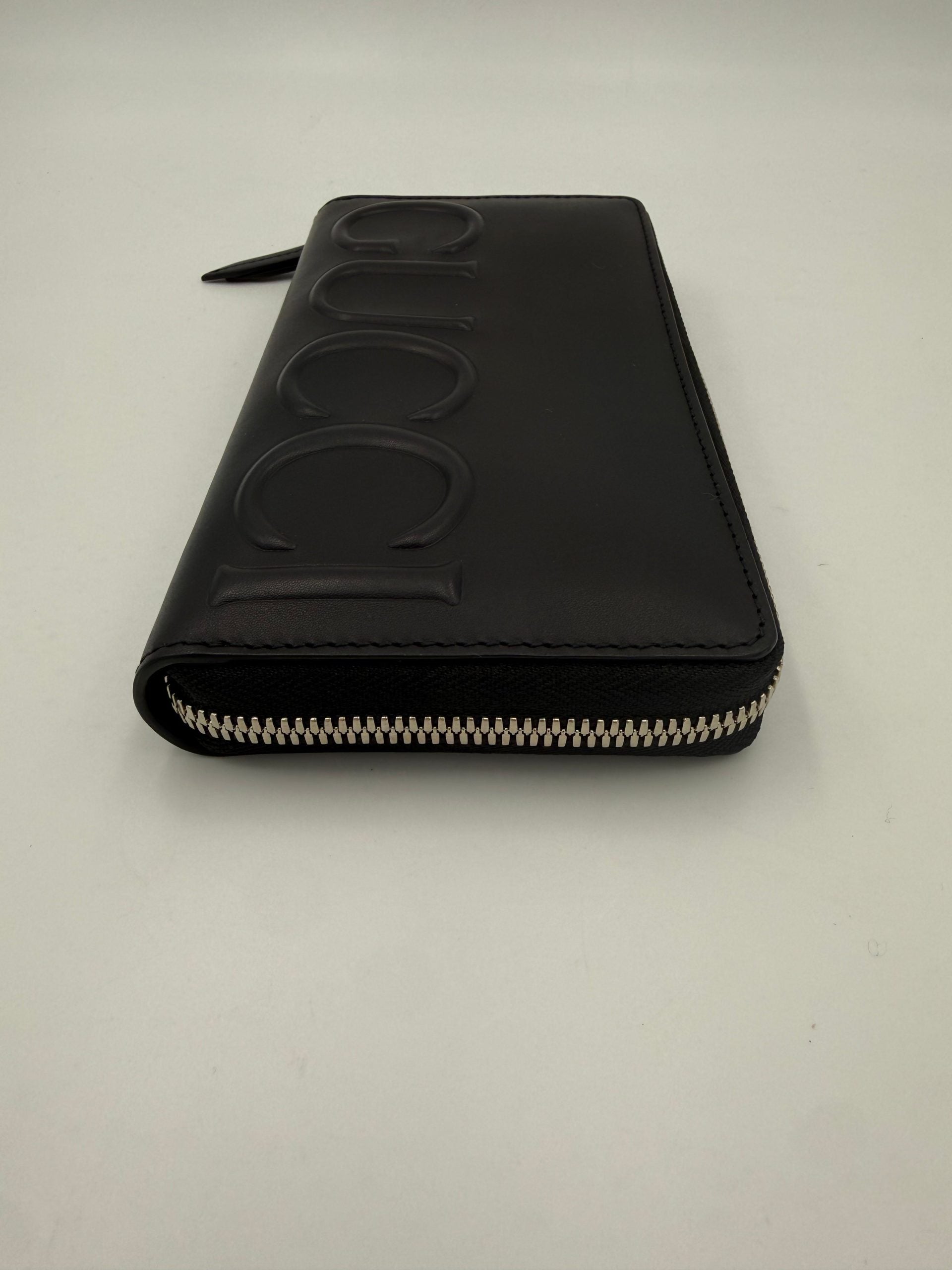 Gucci Gucci GUCCI Zip Black Front Logo Embossed  Wallet (Pre-Loved)