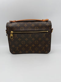 Louis Vuitton Louis Vuitton LOUIS VUITTON METIS Monogram  Handbag (Pre-Loved)