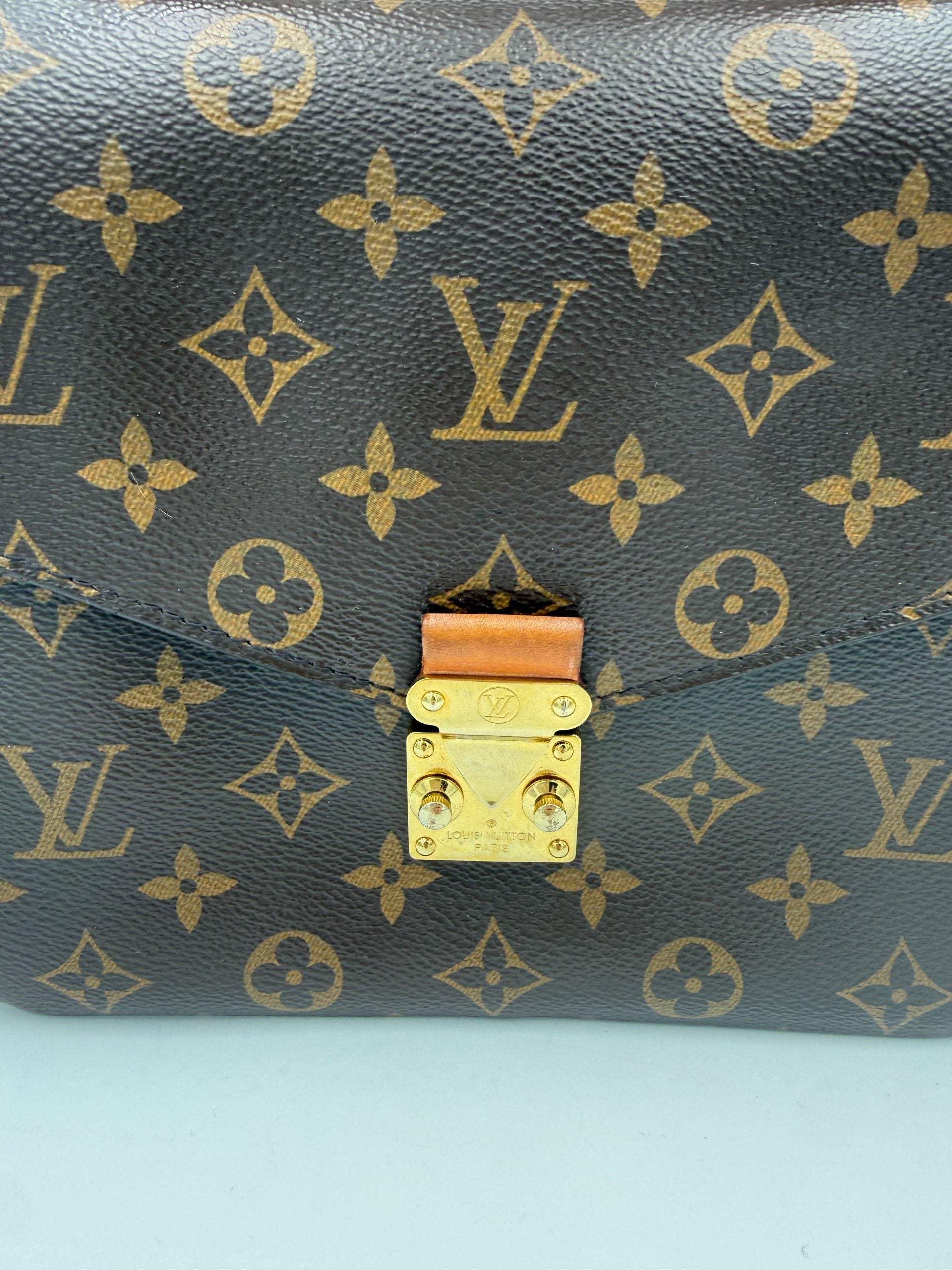 Louis Vuitton Louis Vuitton LOUIS VUITTON METIS Monogram  Handbag (Pre-Loved)
