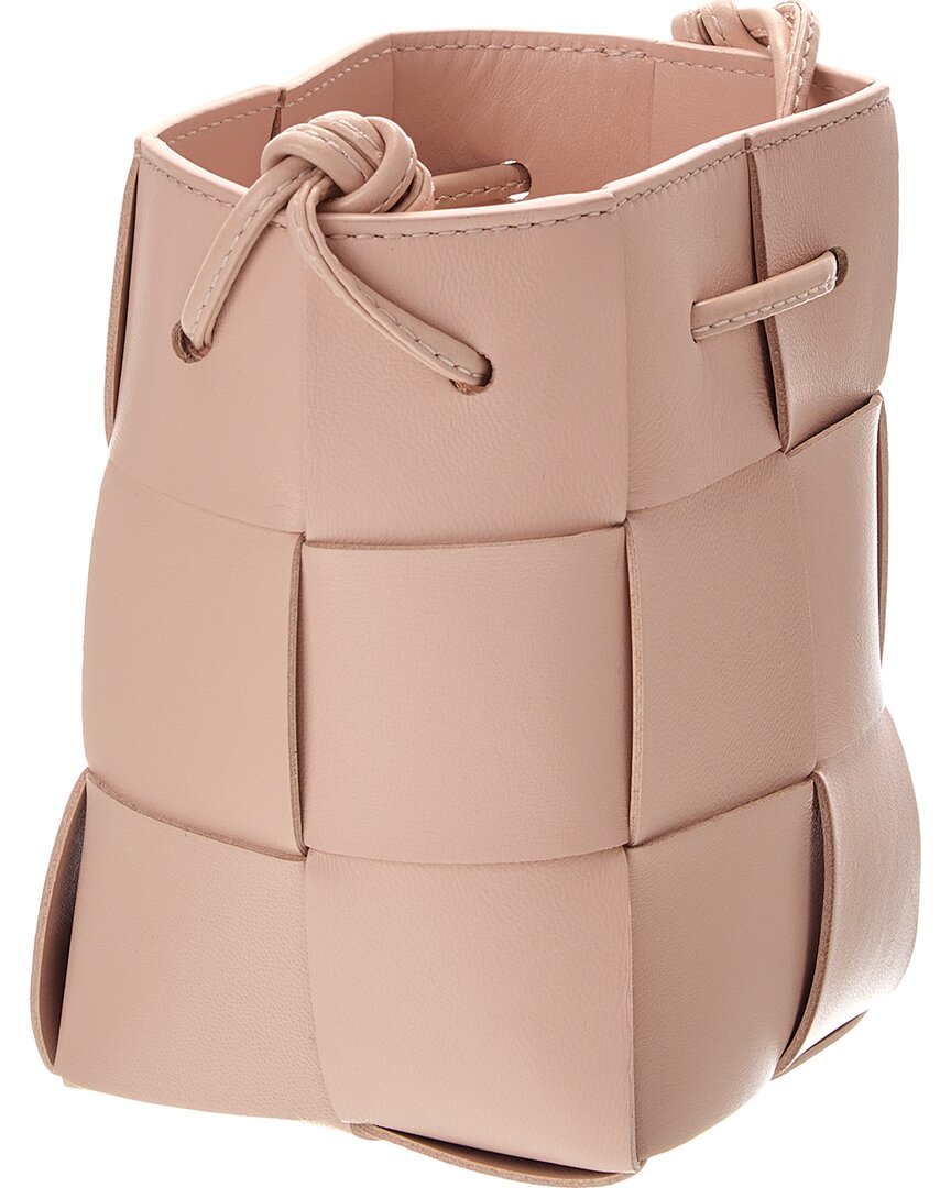 【BOTTEGA VENETA】SMALL INTRECCIATO BUCKET BAG Bottega Veneta Light Pink Intrecciato Woven Leather Small