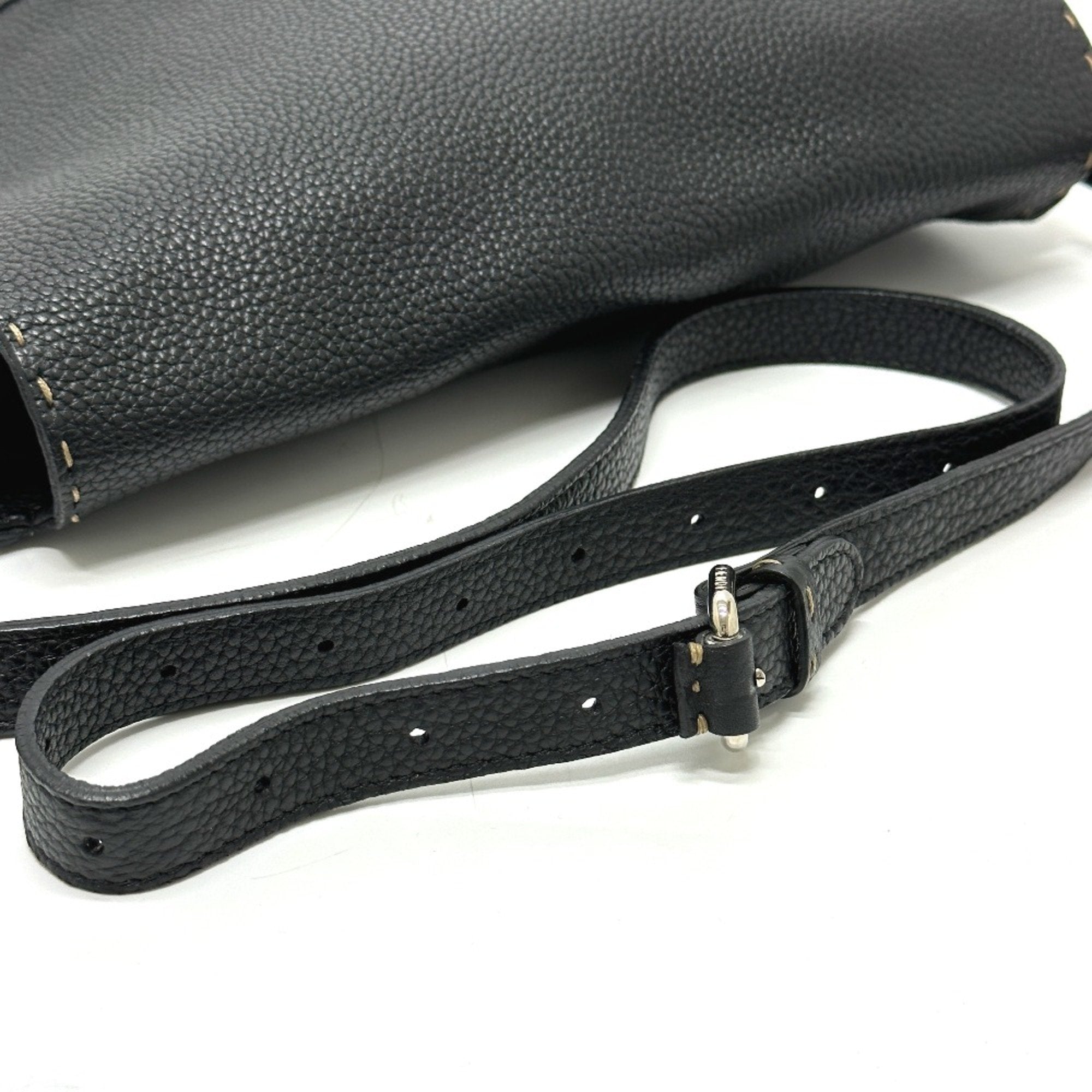 Fendi Selleria Black Leather Shoulder Bag (Pre-Owned)