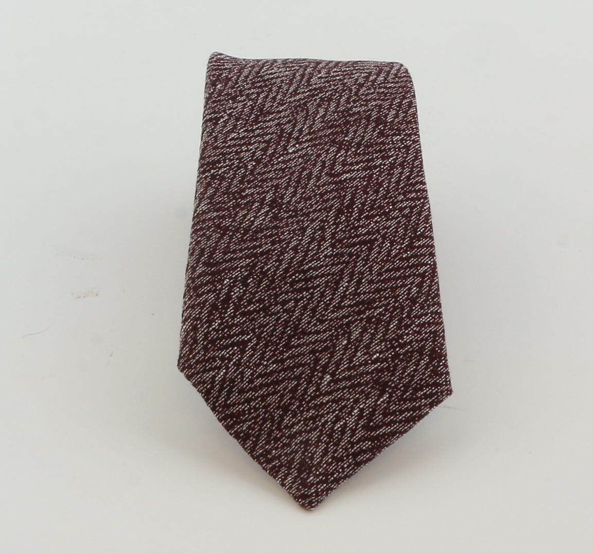 Emporio Armani Men's Blood Red Zigzag 66%%Inen 34%%Ilk Tie, 3"