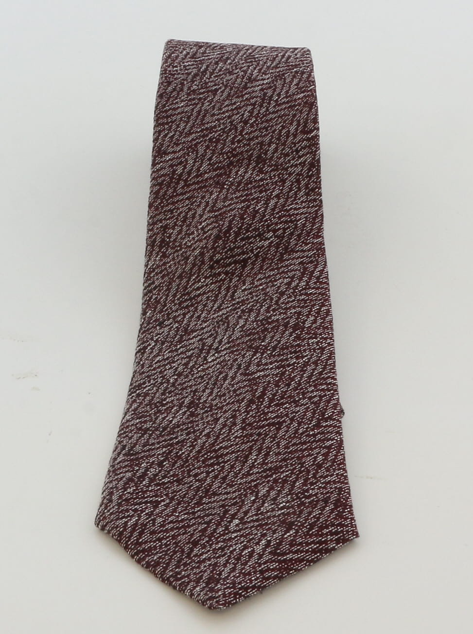 Emporio Armani Men's Blood Red Zigzag 66%%Inen 34%%Ilk Tie, 3"