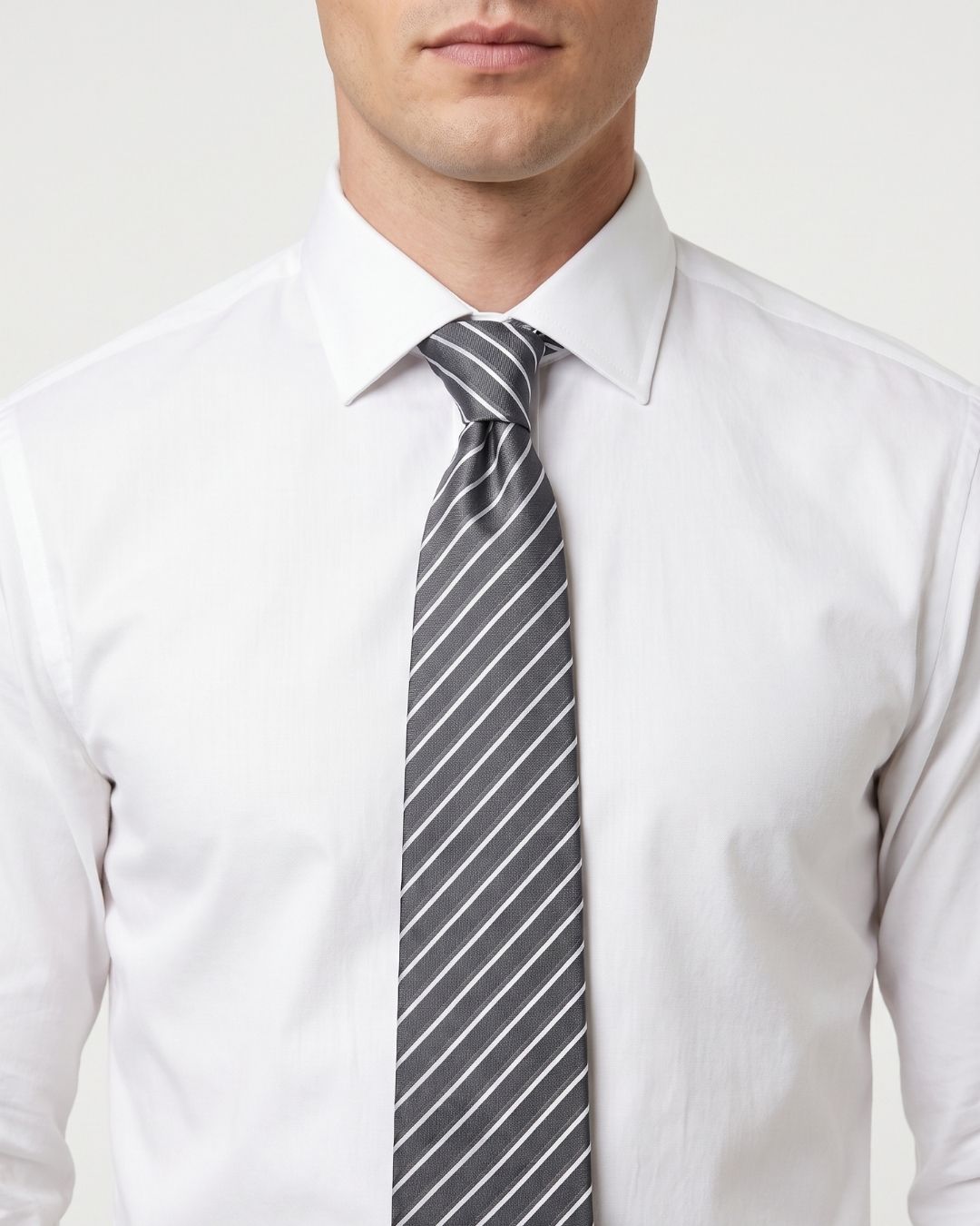 ARMANI COLLEZIONI Armani Collezione Mens Gray / White Diagonal Stripe Neck Tie