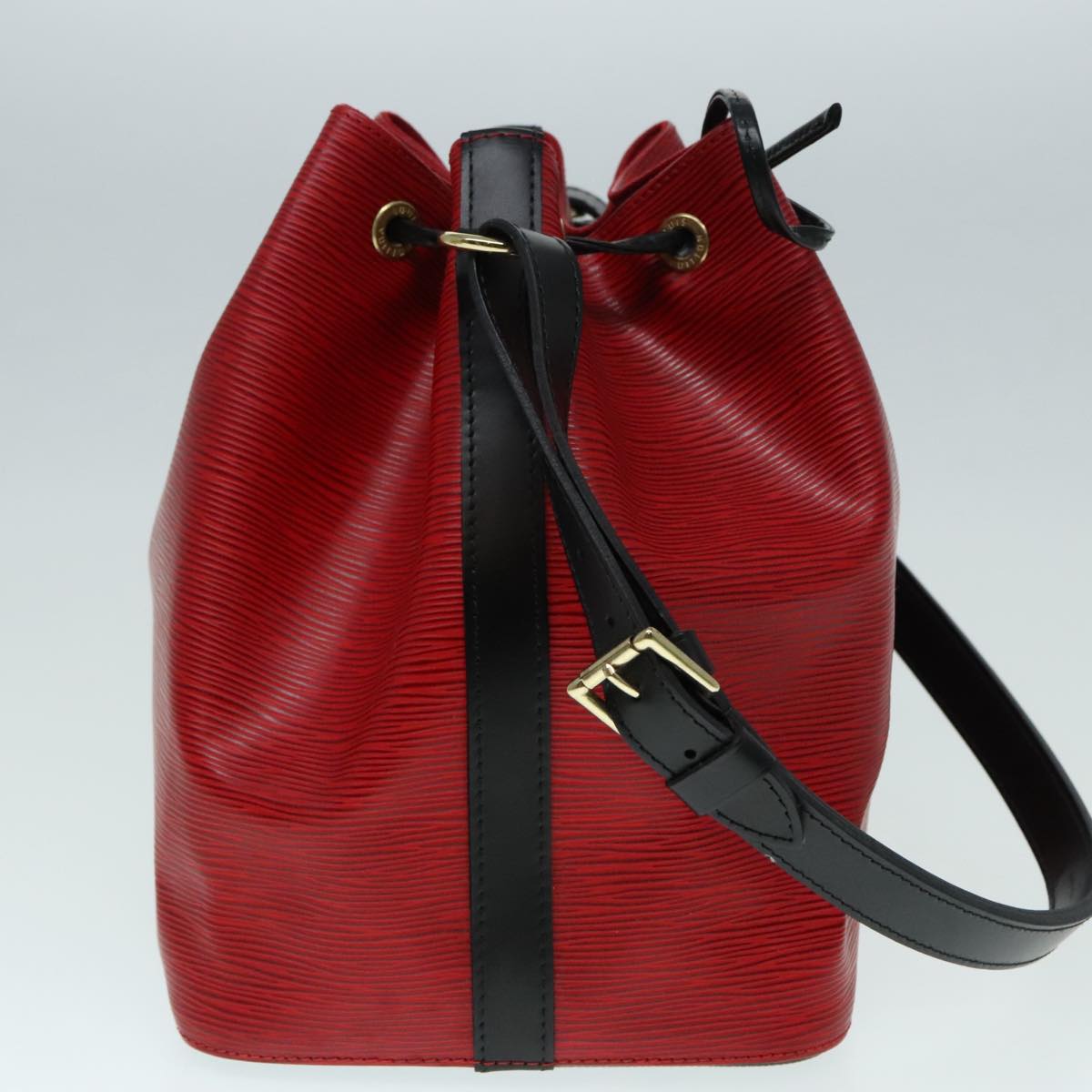 Louis Vuitton Noe Red Leather Shoulder Bag (Pre-Owned)