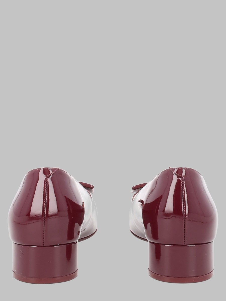 Roger Vivier Women Ballerina "U Look" In Vernice