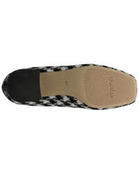 Charles By Charles David Zinnia Pump