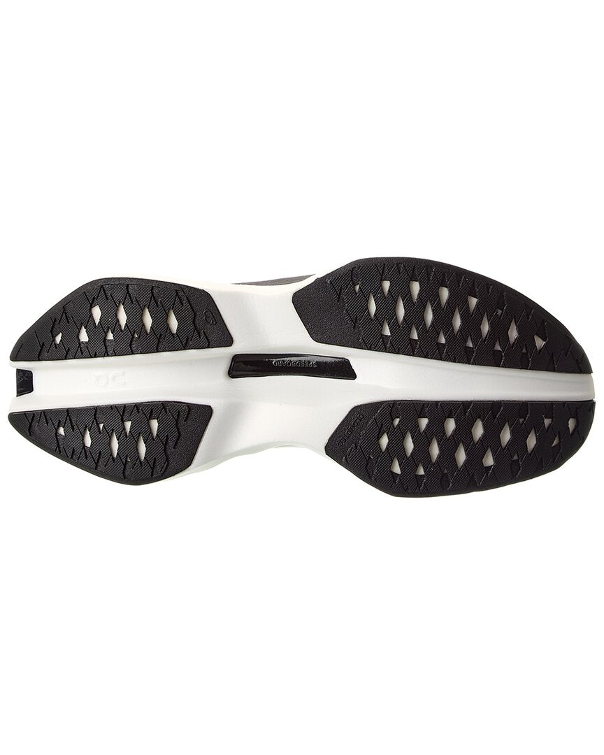 On Running Cloudboom Max Sneaker