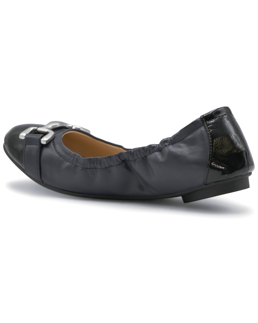 Adrienne Vittadini Cadeeno Flat