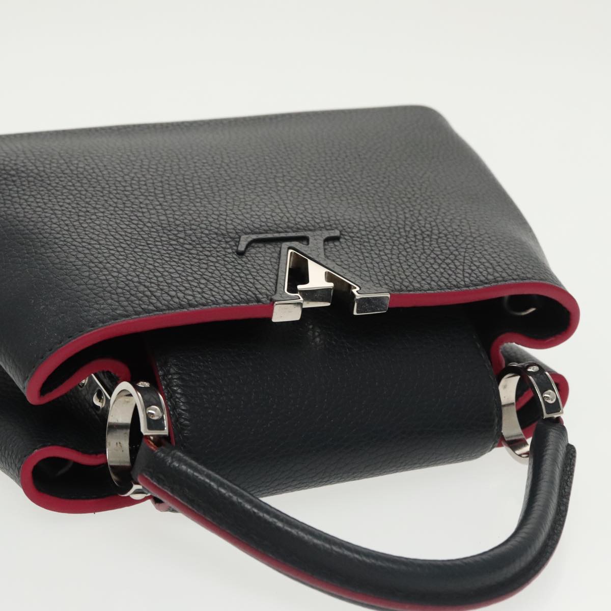 Louis Vuitton Capucines Black Leather Handbag (Pre-Owned)