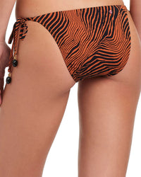 Red Carter High Contrast Tie Side Bottom