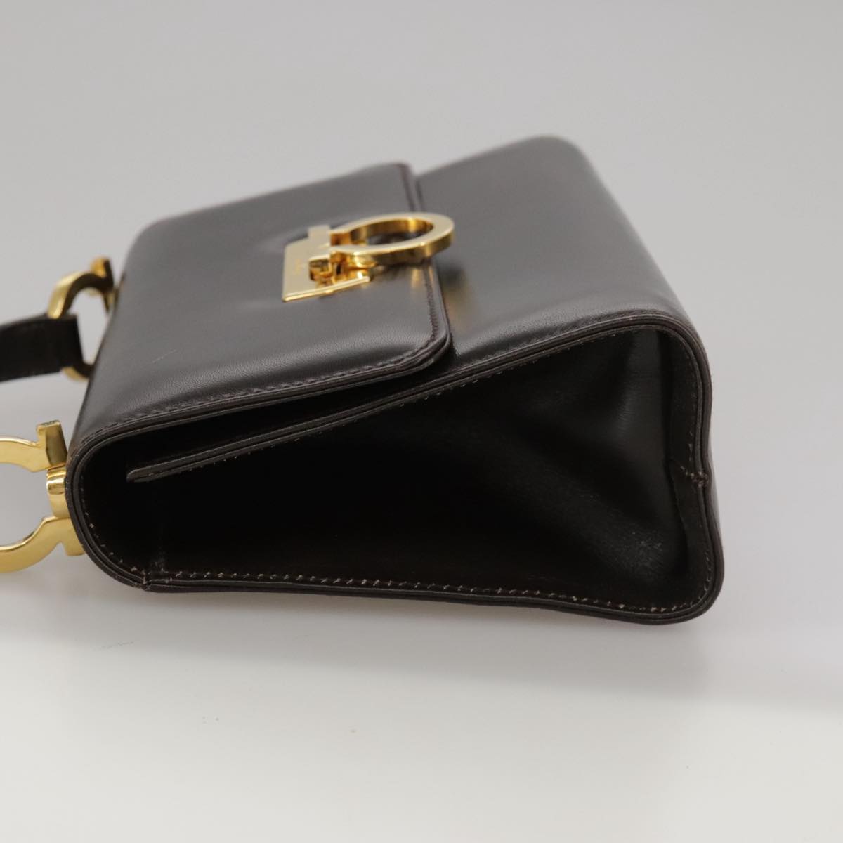Salvatore Ferragamo Gancini Brown Leather Shoulder Bag (Pre-Owned)