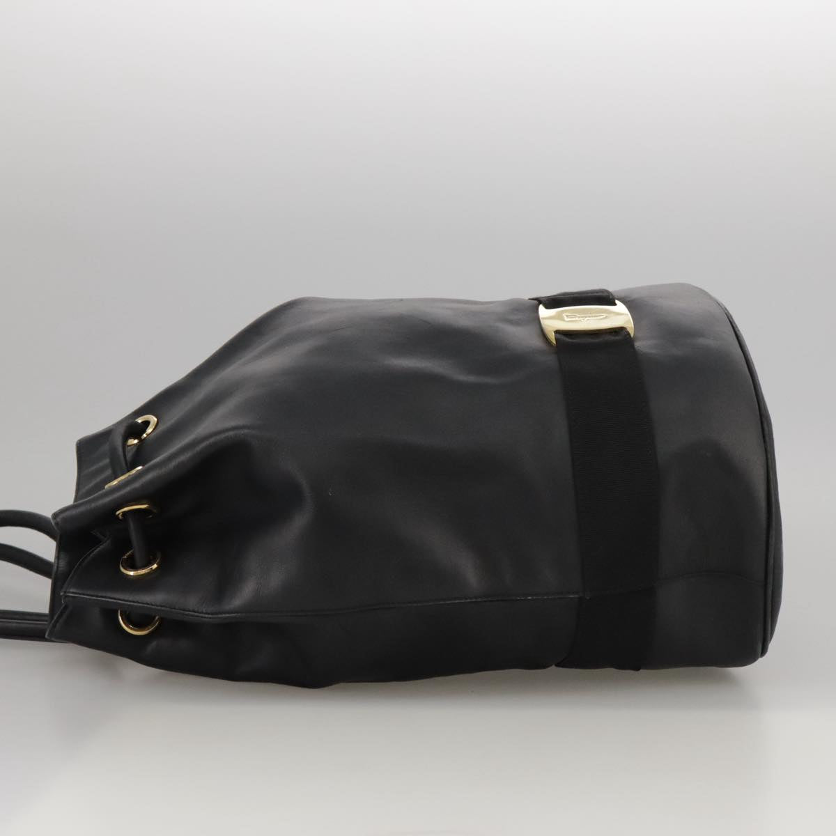 Salvatore Ferragamo Vara Black Leather Shoulder Bag (Pre-Owned)