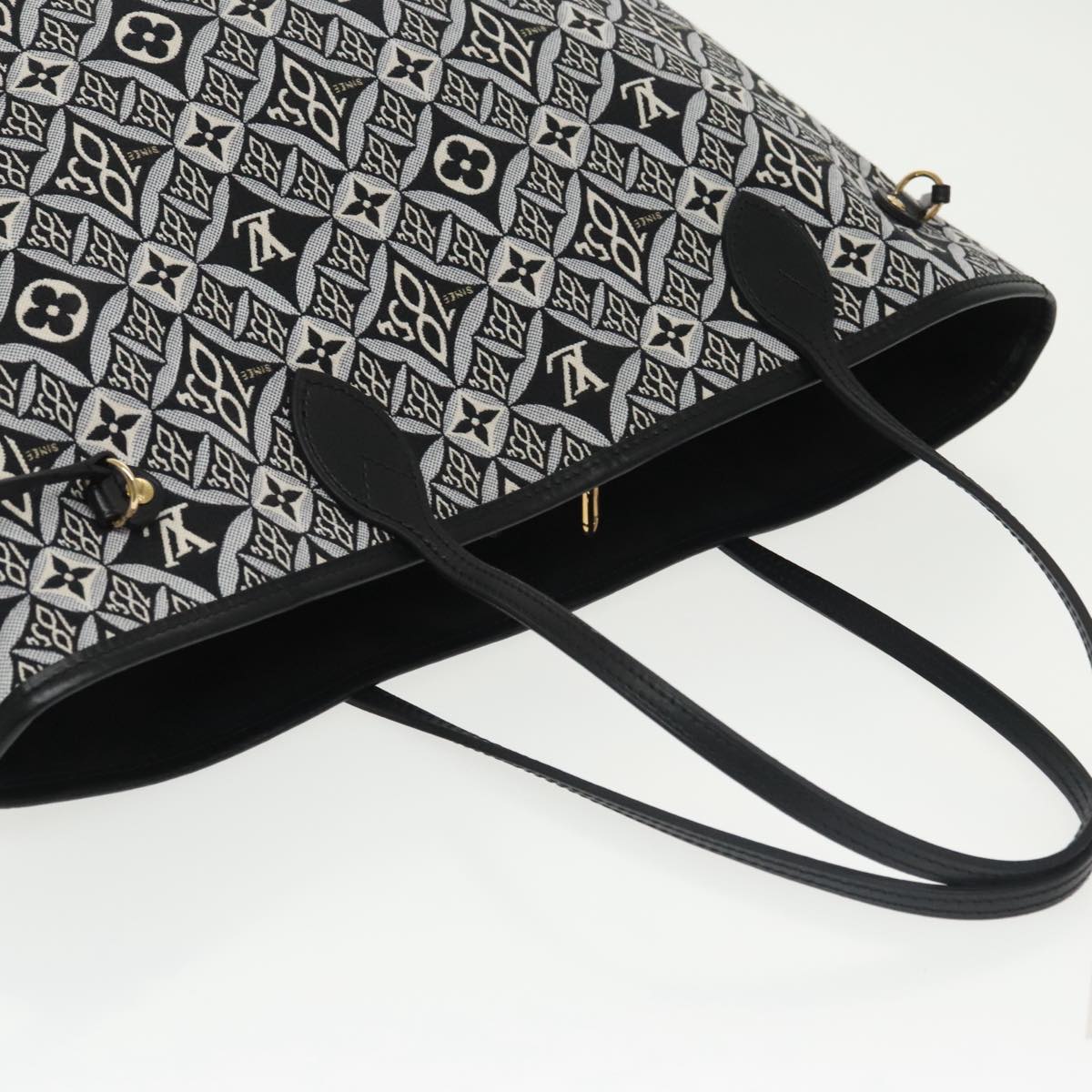 Louis Vuitton Neverfull Black Canvas Tote Bag (Pre-Owned)