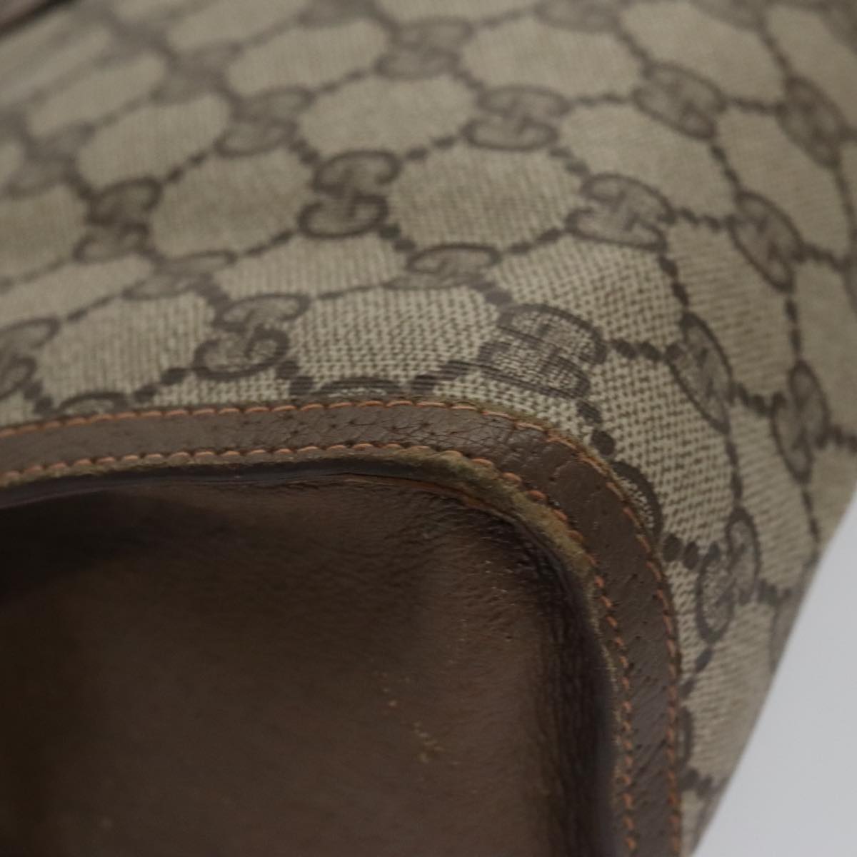 Gucci Sherry Beige Canvas Clutch Bag (Pre-Owned)