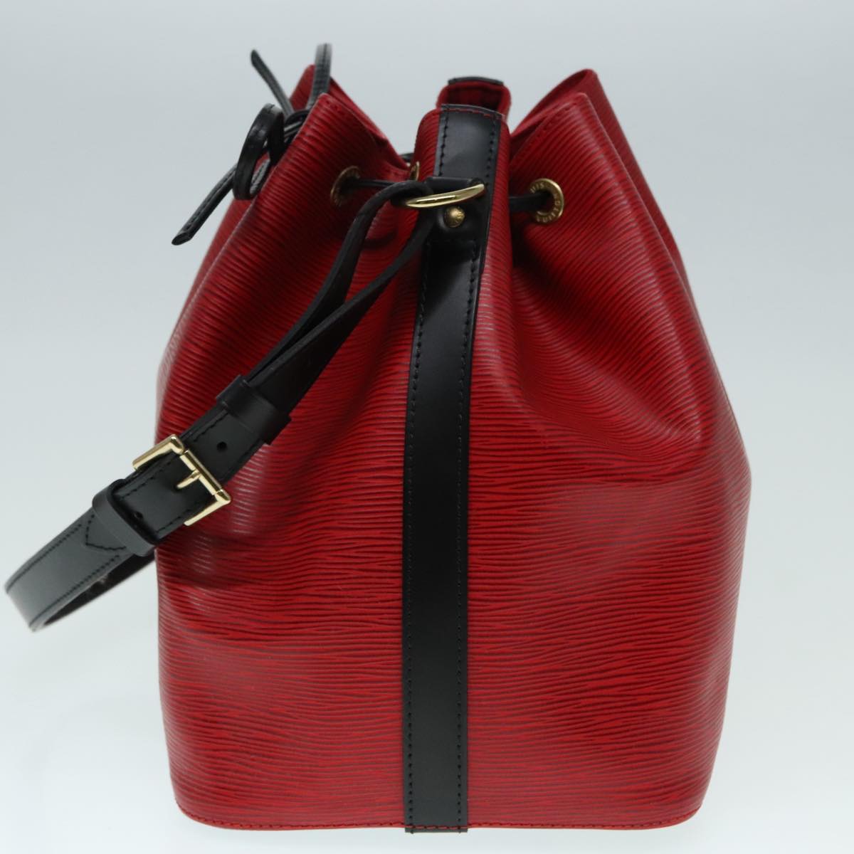 Louis Vuitton Noe Red Leather Shoulder Bag (Pre-Owned)