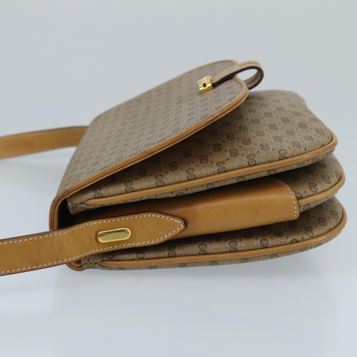 Gucci Beige Canvas Shoulder Bag (Pre-Owned)