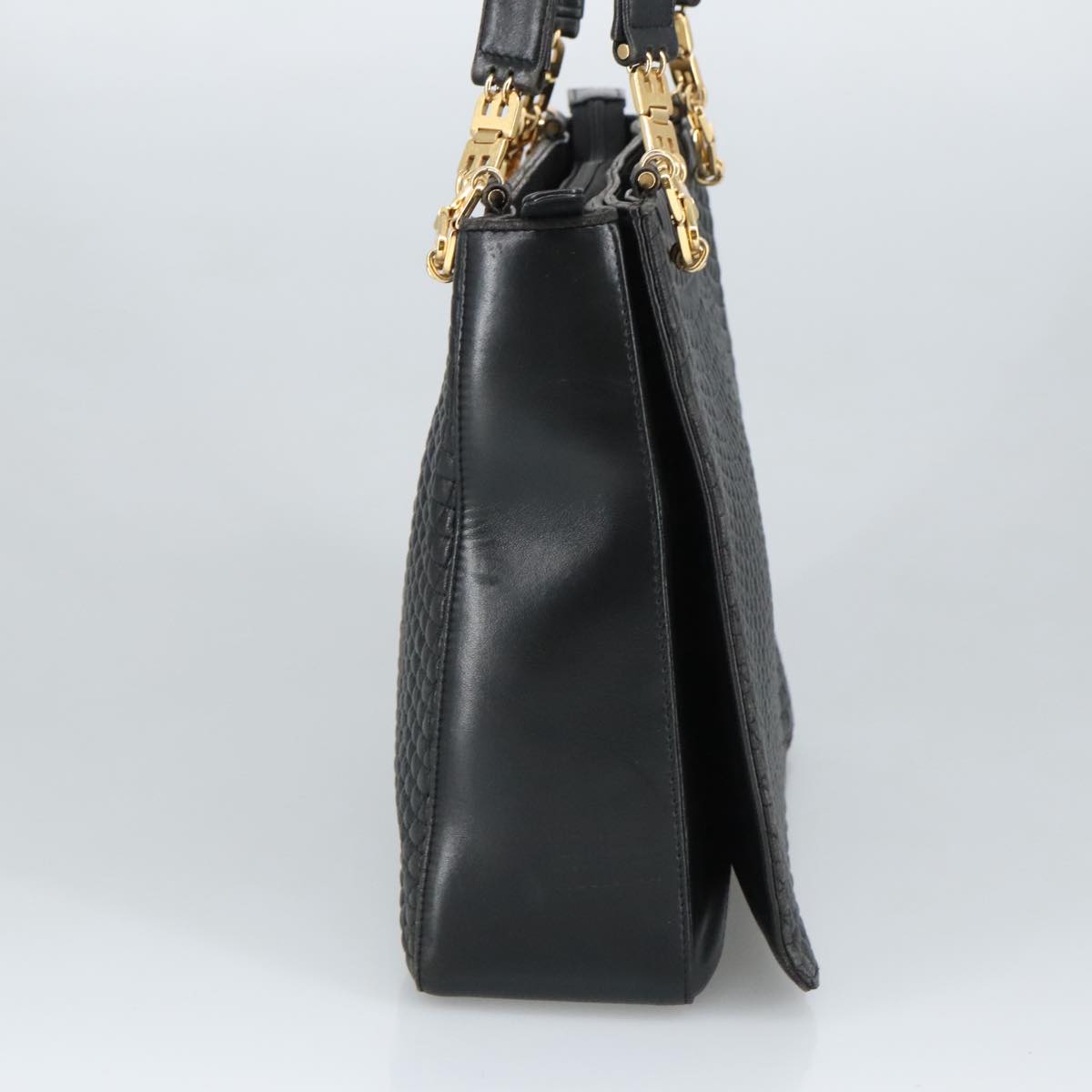 Bally Black Leather Shoulder Bag (Pre-Owned)