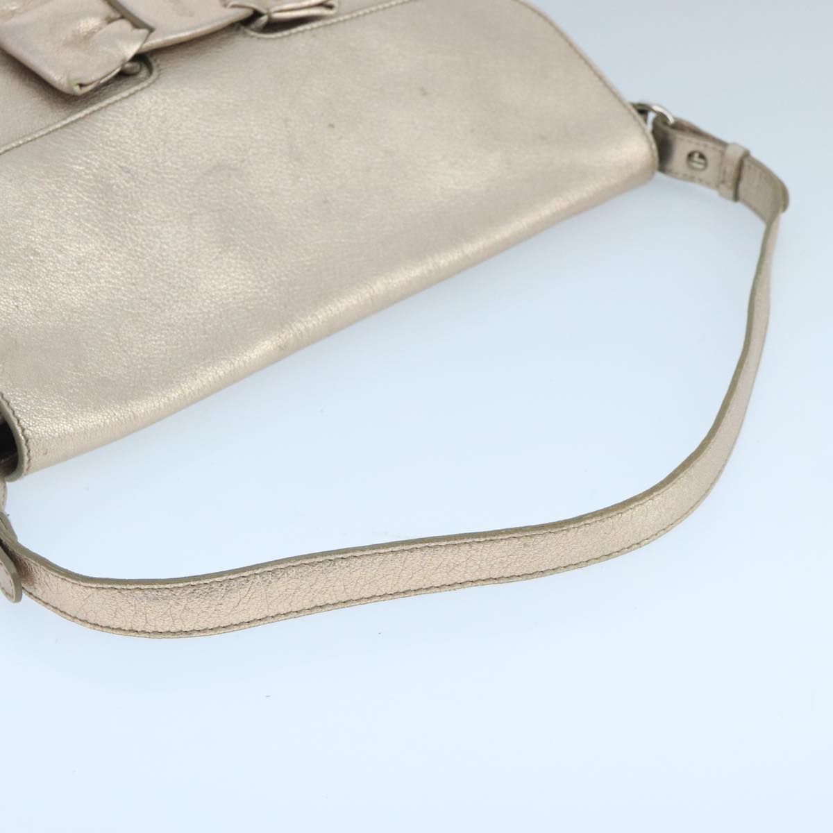 Salvatore Ferragamo Vara Gold Leather Shoulder Bag (Pre-Owned)