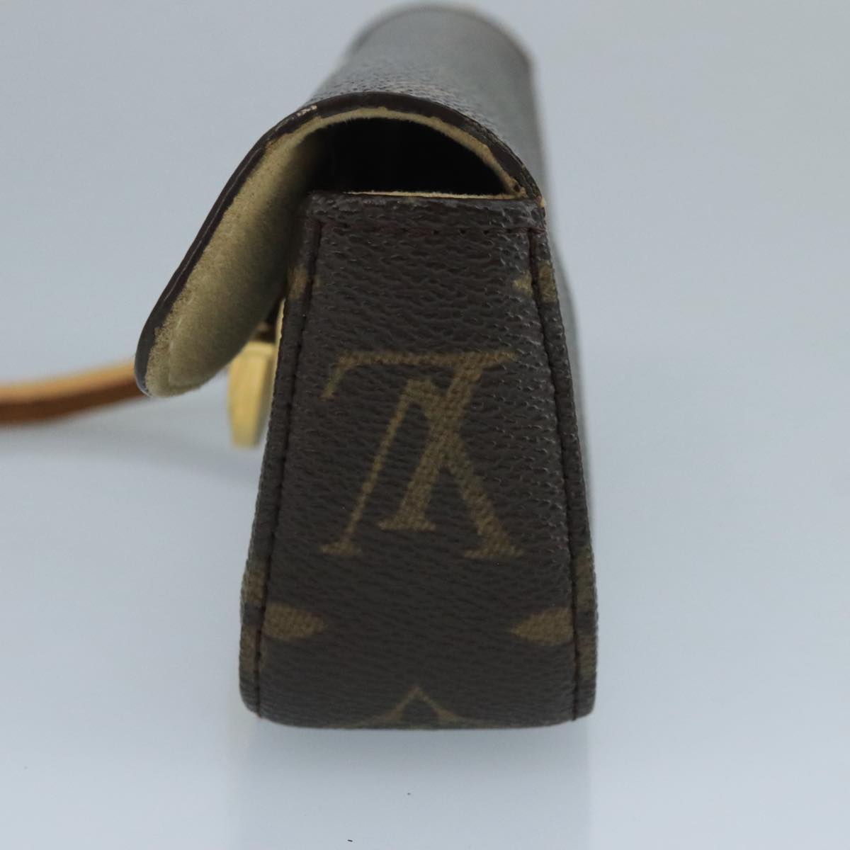 Louis Vuitton Etui À Lunettes Brown Canvas Clutch Bag (Pre-Owned)