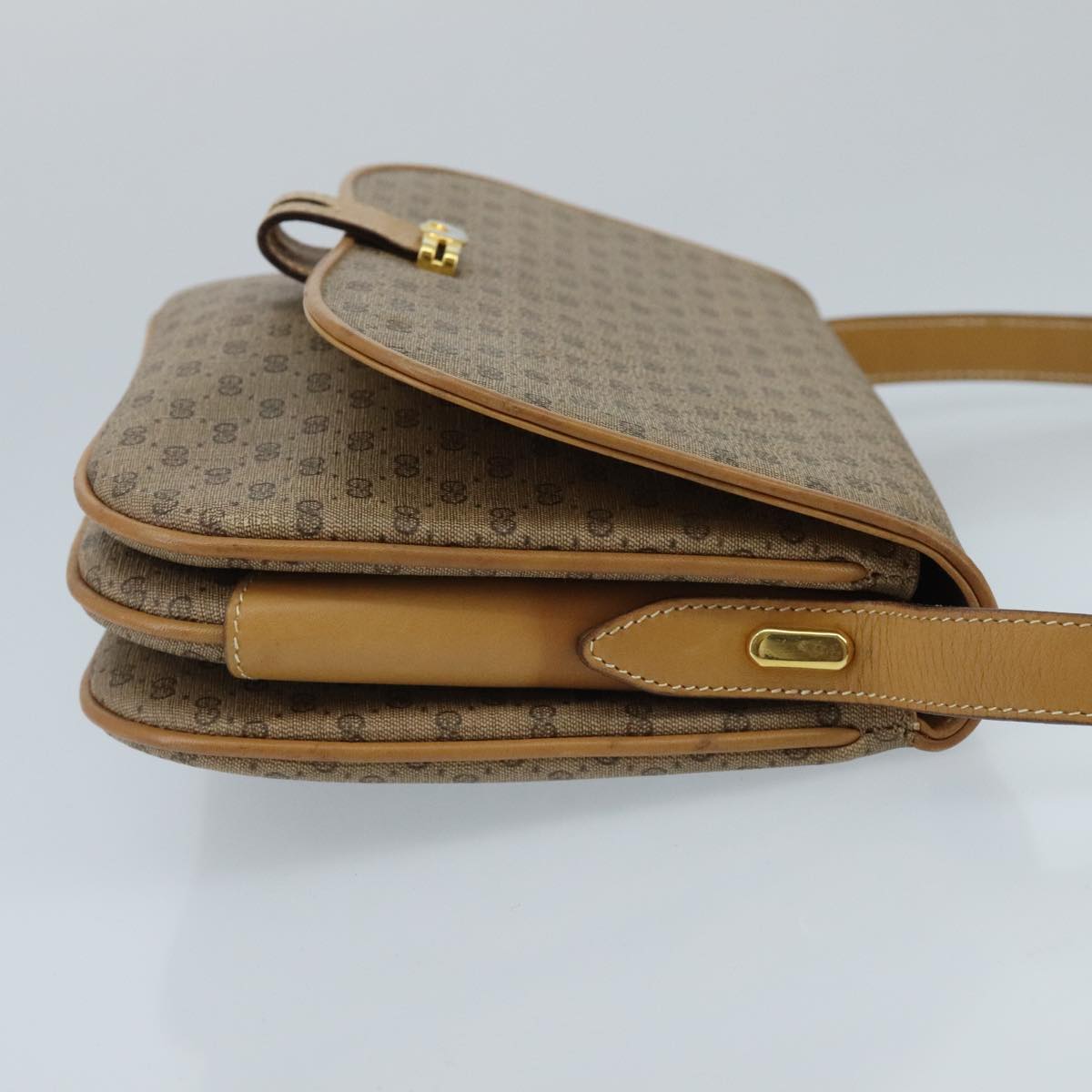 Gucci Beige Canvas Shoulder Bag (Pre-Owned)