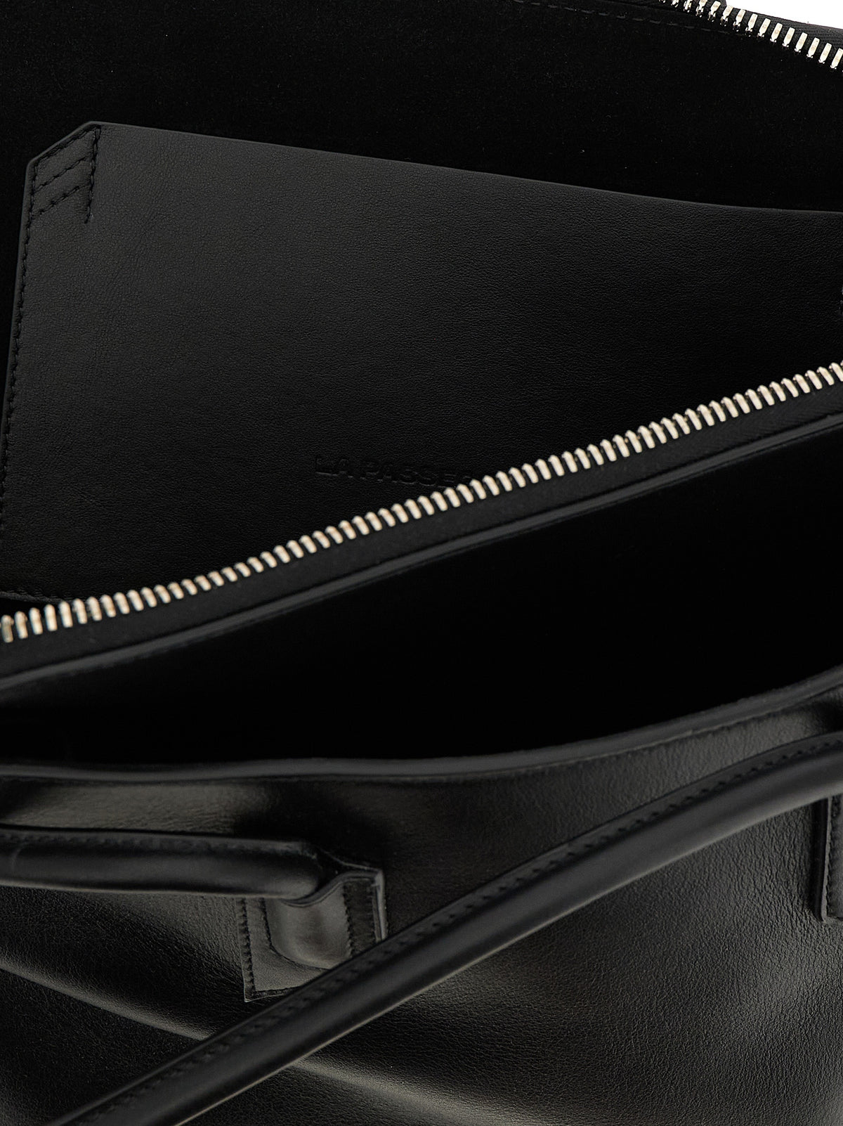 The Attico Women 'La Passeggiata Medium' Shoulder Bag