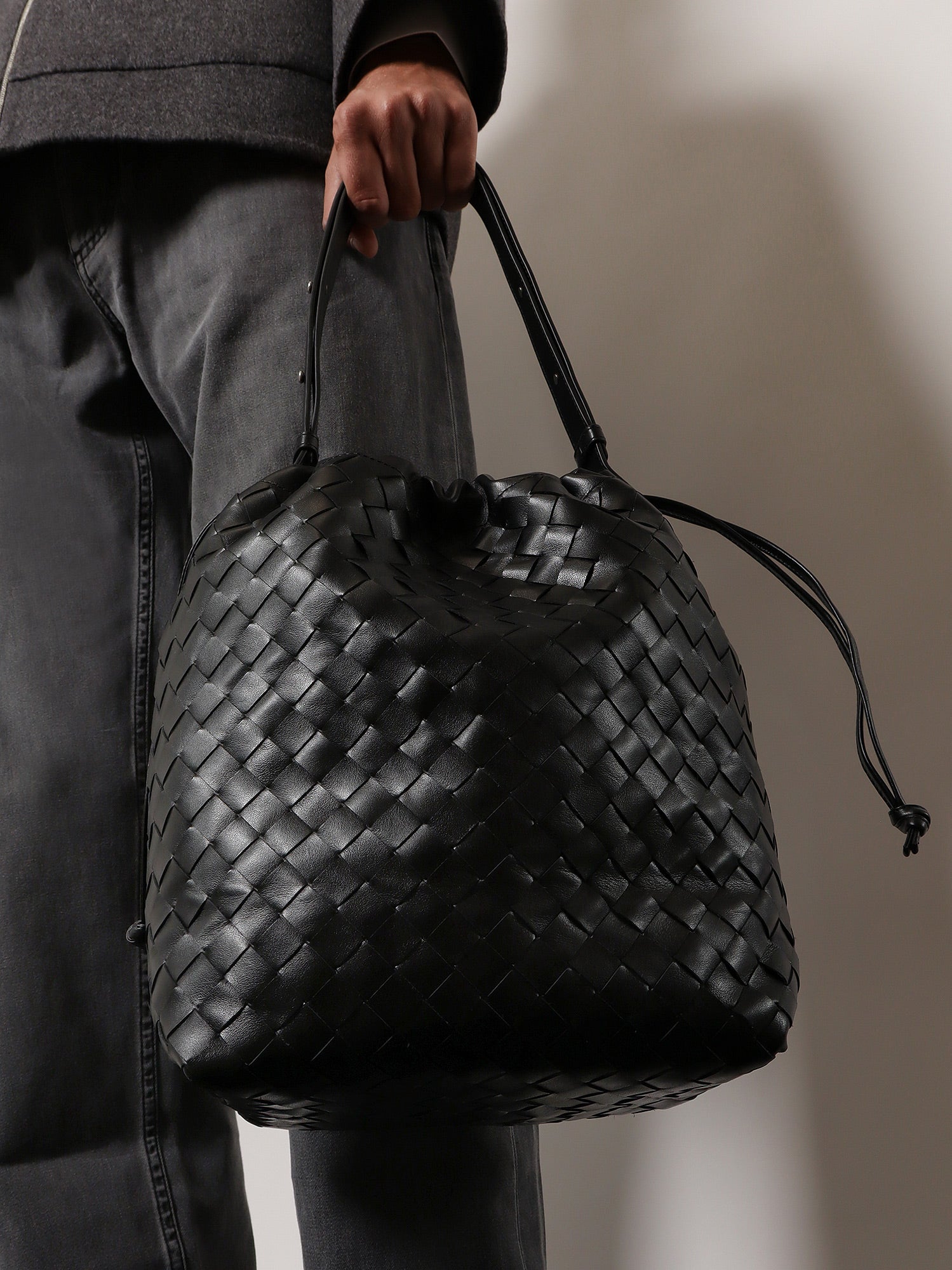 Bottega Veneta Men Bucket Intrecciato Biblioteca Leather Shoulder Bag