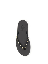 VALENTINO GARAVANI Valentino Garavani Men Rockstud Thong Sandals
