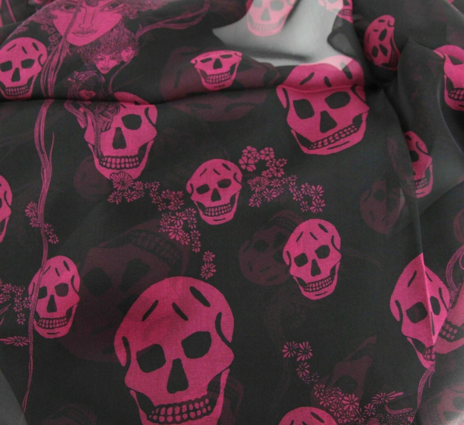 Alexander McQueen Women's Black / Light Purple Multiskull Print Silk Scarf