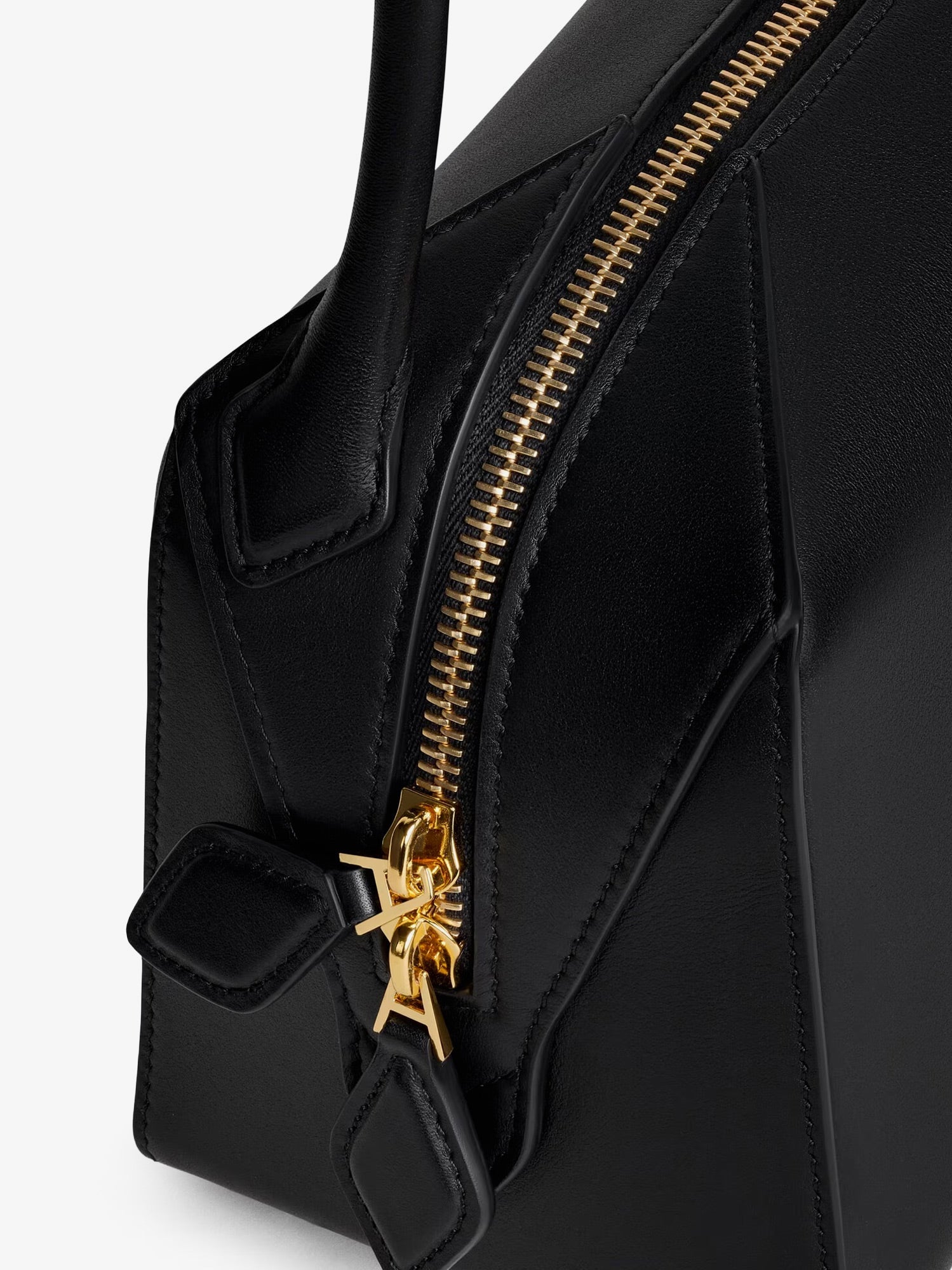ALAIA Alaia Women Le Teckel Leather Shoulder Bag