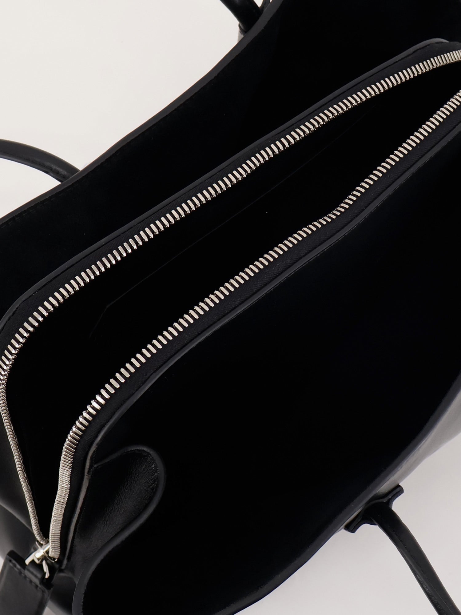 THE ATTICO The Attico Women La Passeggiata Medium Leather Shoulder Bag