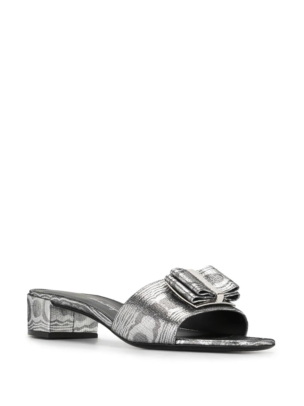 【FERRAGAMO】ロゴ刺繍スライド Ferragamo Slide – Bluefly