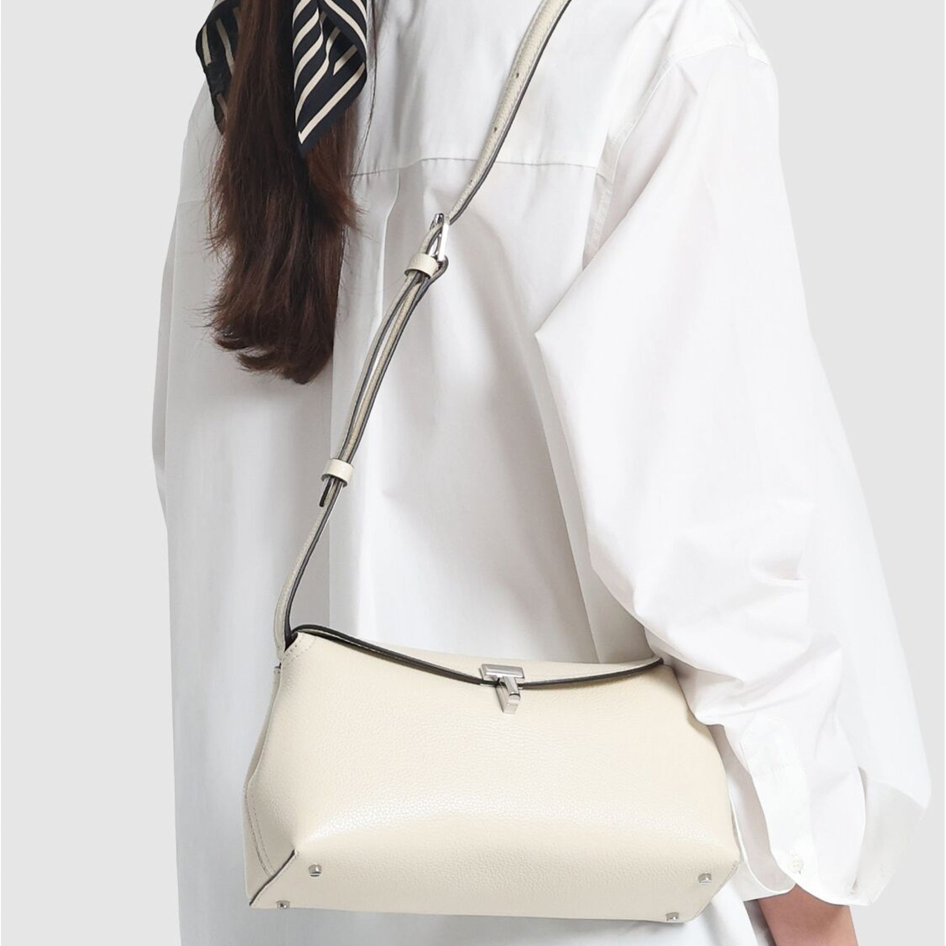 Toteme Toteme T-Lock Leather Clutch Bag Women