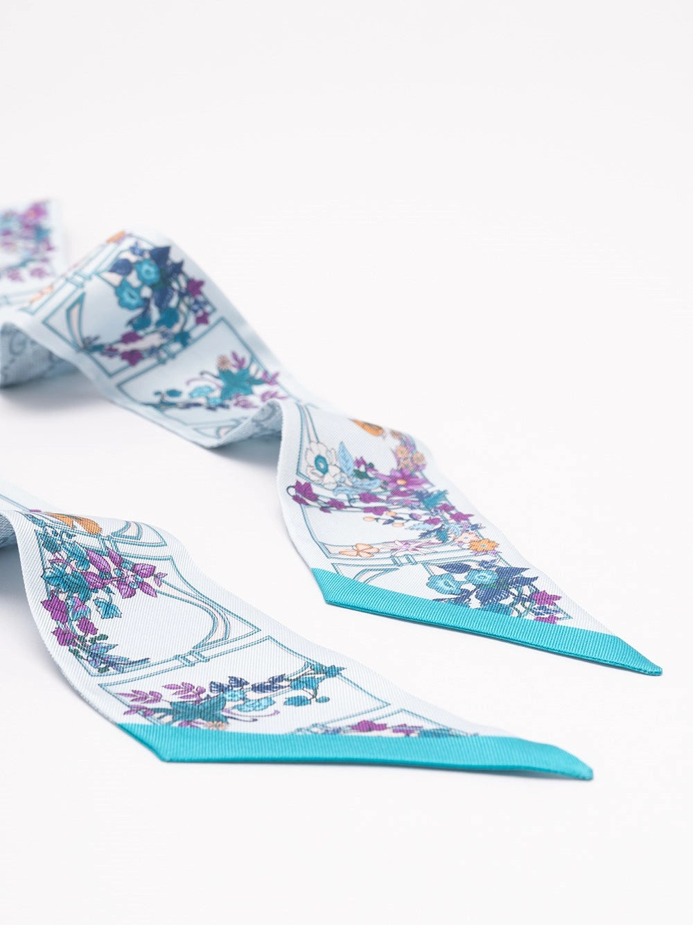Gucci Women Printed Gg Silk Twill Jaquard Ribbon