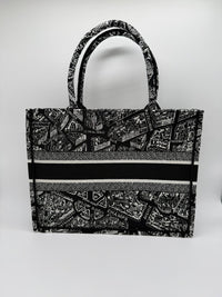 DIOR BOOK TOTE MEDIUM PLAN DE PARIS M1296ZOMP - BLACK & WHITE