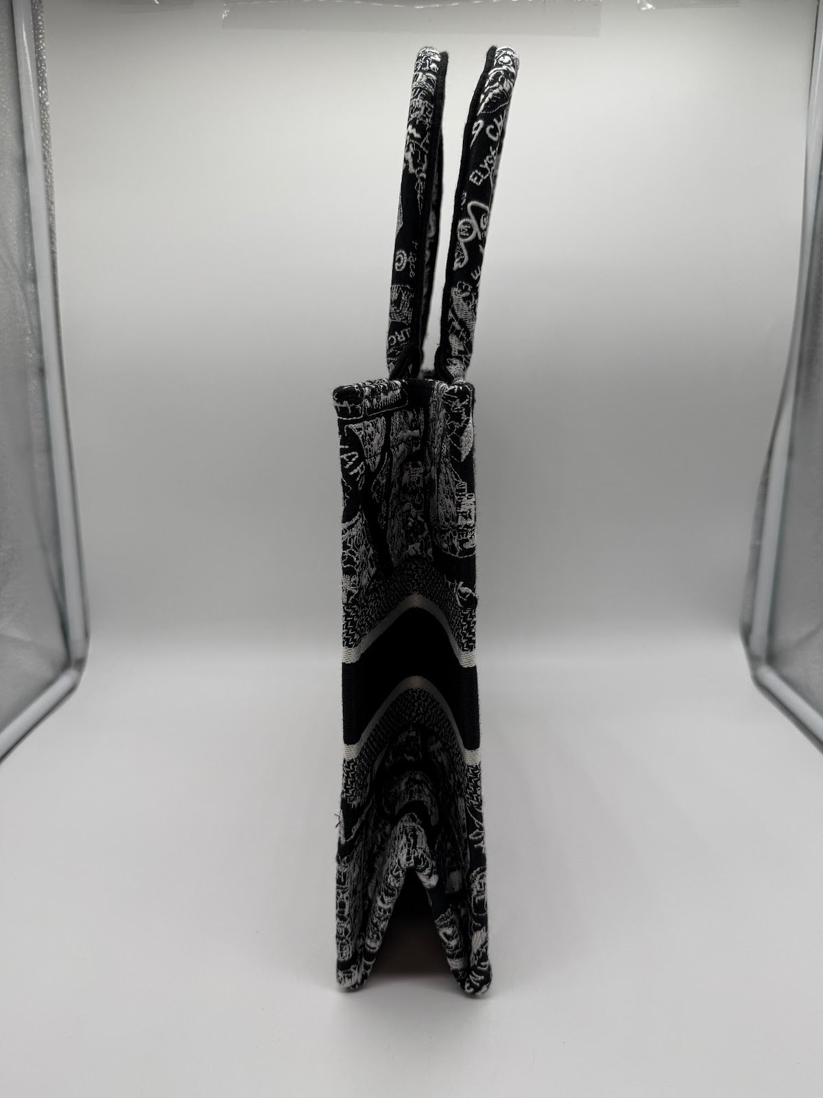 DIOR BOOK TOTE MEDIUM PLAN DE PARIS M1296ZOMP - BLACK & WHITE