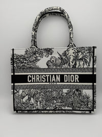 DIOR BOOK TOTE VOYAGE MEDIUM - White and Black
