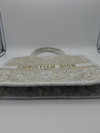 DIOR BOOK TOTE MEDIUM M1296 - WHITE/GOLD