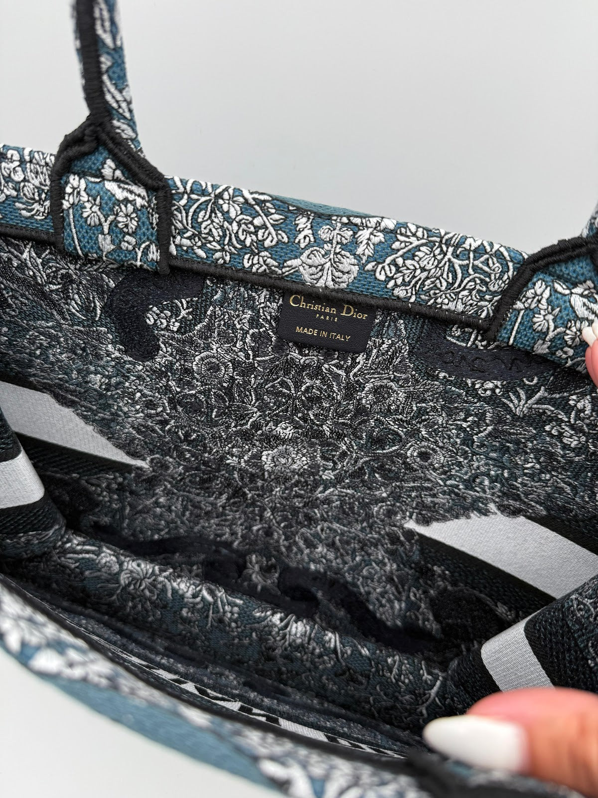 DIOR BOOK TOTE MEDIUM M1296 - Blue Embroidery with White Dior Around The World