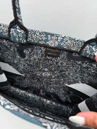 DIOR BOOK TOTE MEDIUM M1296 - Blue Embroidery with White Dior Around The World