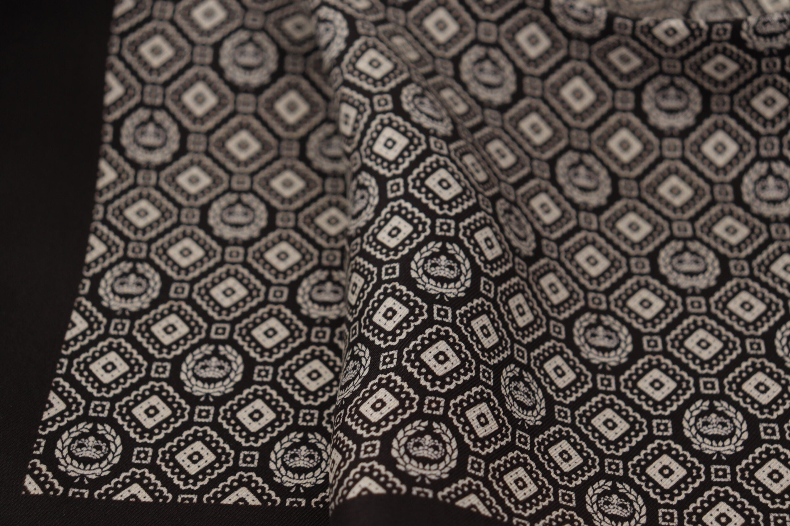 Dolce & Gabbana Elegant Black Silk Men's Scarf Men's Wrap