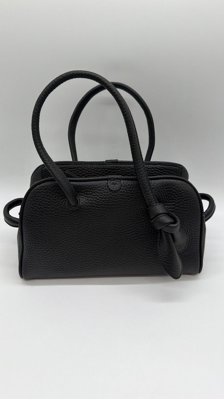 JACQUEMUS JACQUEMUS PICCOLO TURISMO LEATHER SHOULDER BAG - BLACK