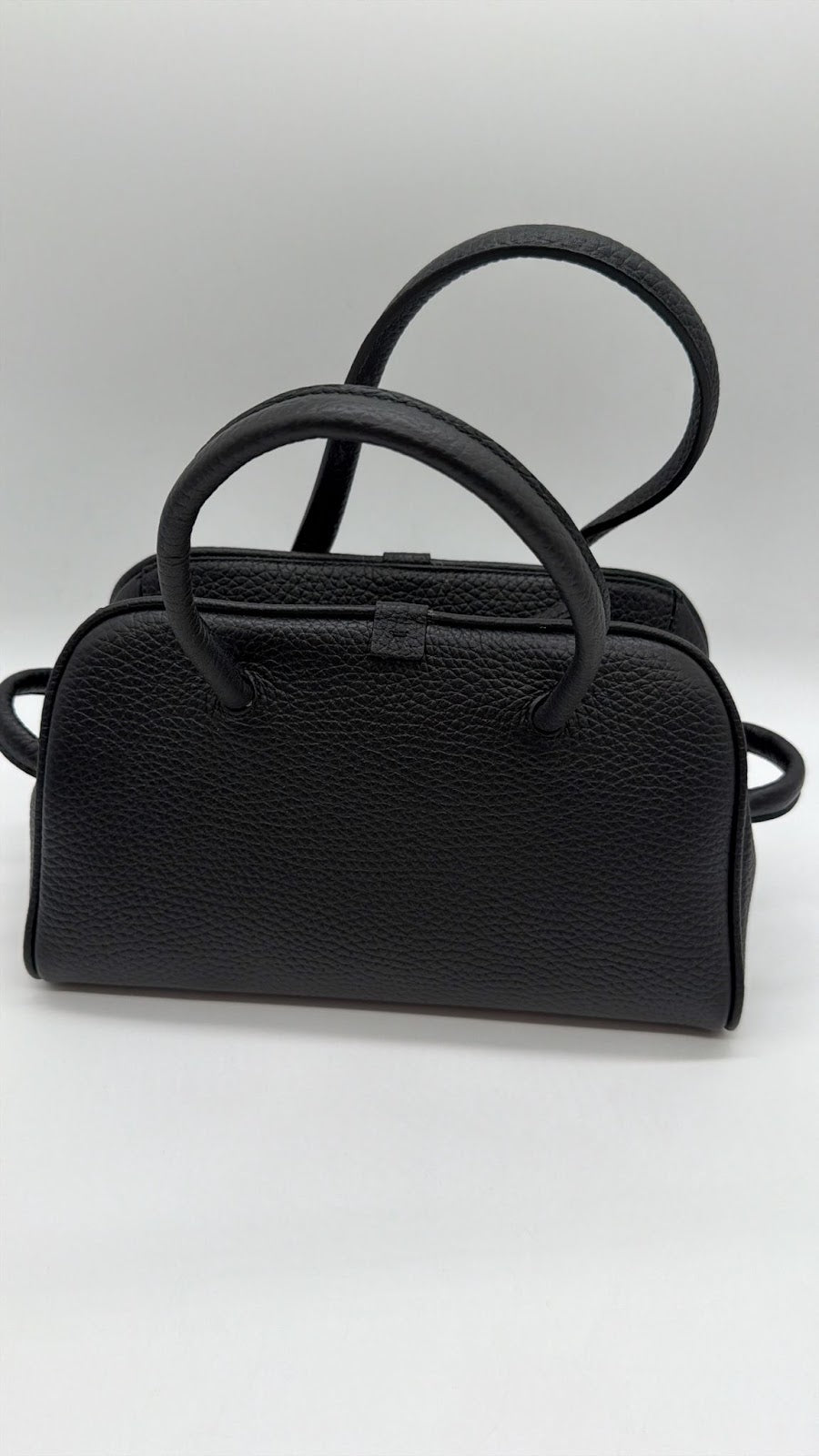 JACQUEMUS JACQUEMUS PICCOLO TURISMO LEATHER SHOULDER BAG - BLACK