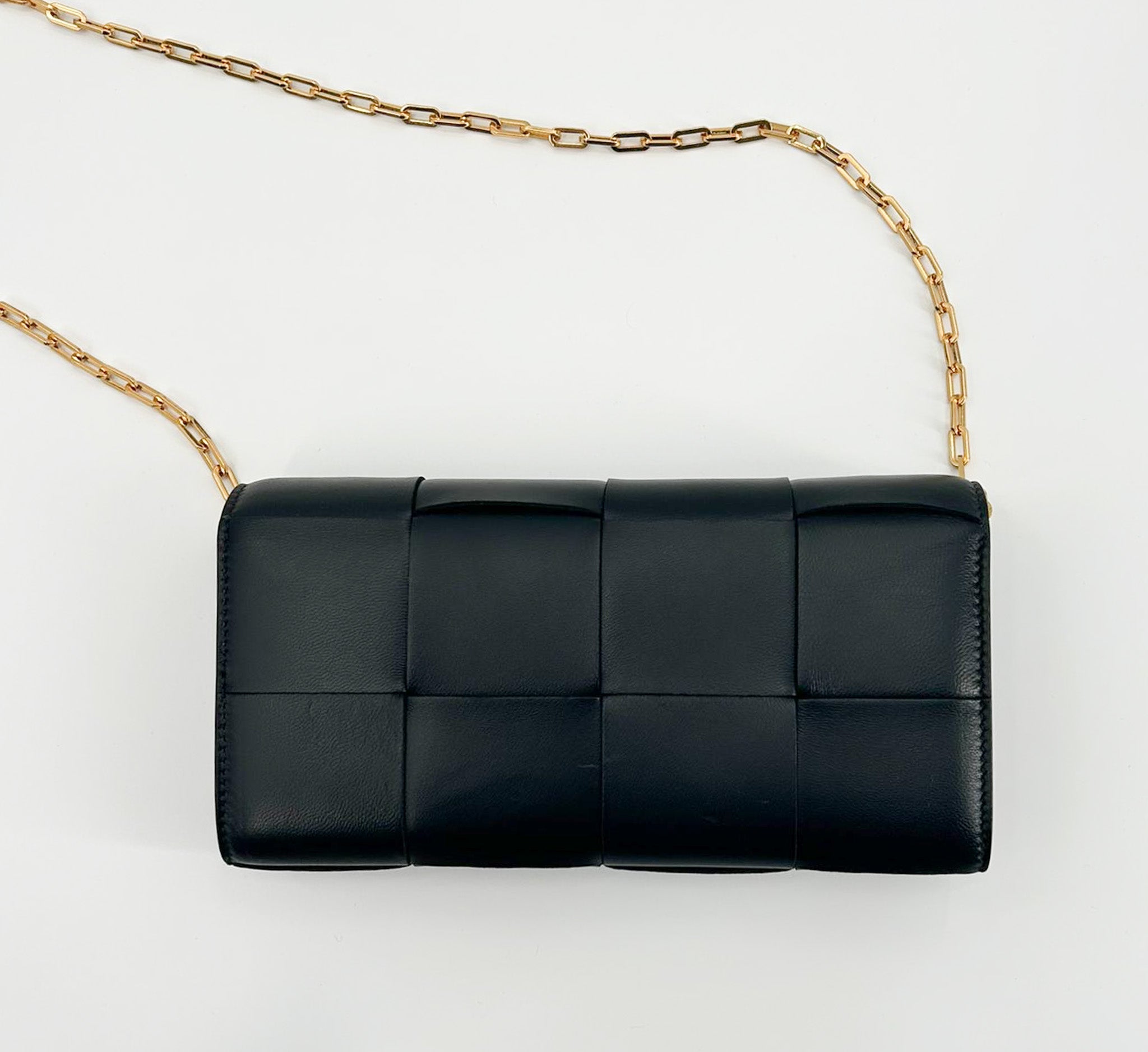 ●BOTTEGAVENETA ●ボッテガヴェネタ Cassette wallet On Chain Bottega Veneta Cassette Leather Chain Wallet - Black – Bluefly