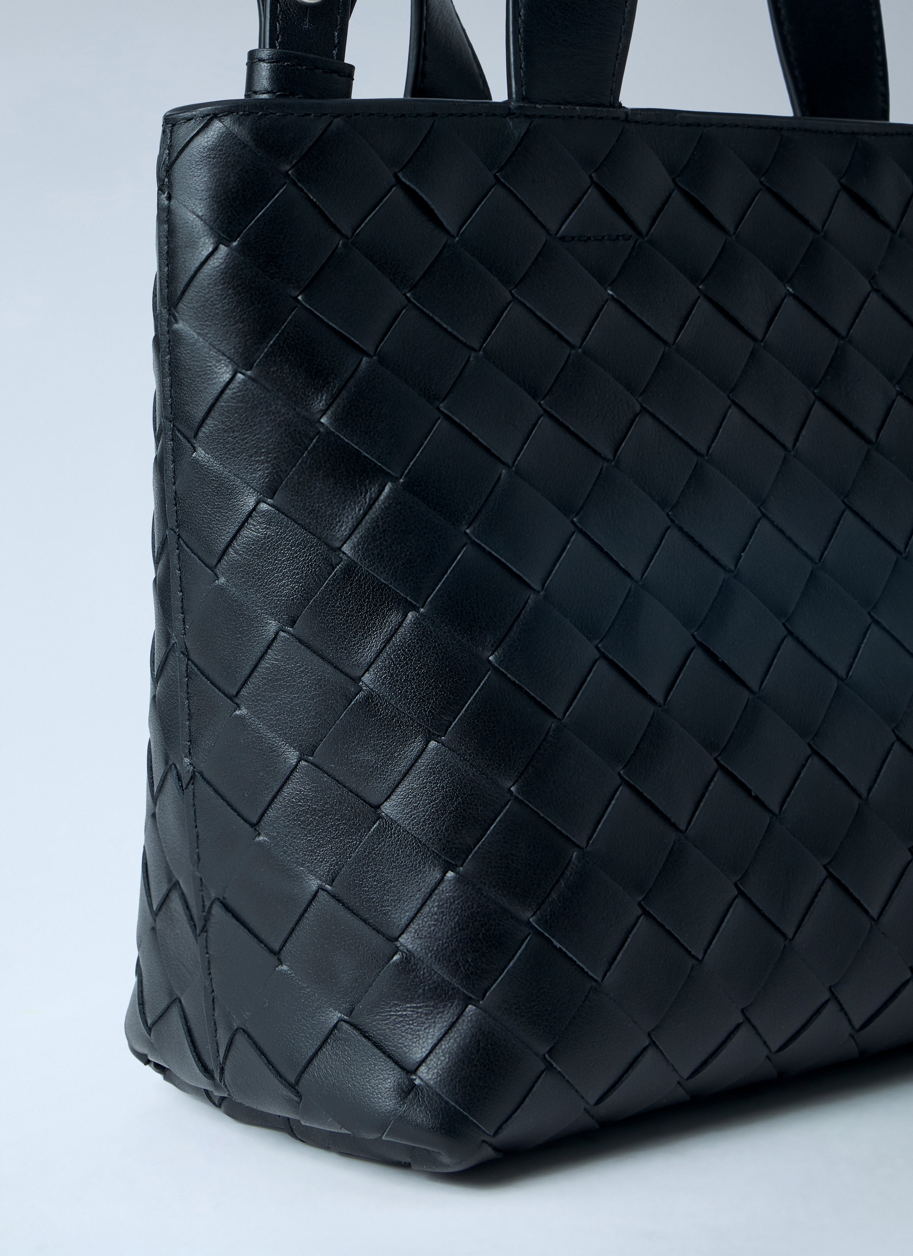 Bottega Veneta Men Mini Intrecciato Zipped Tote Bag